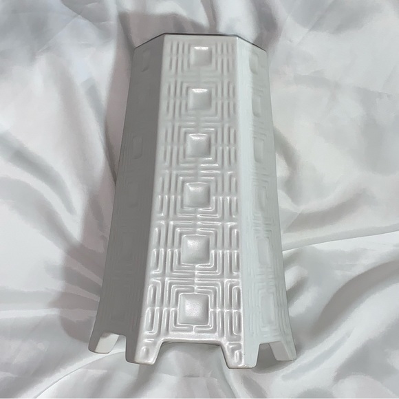 JONATHAN ADLER large/tall footed HEXAGON VASE white MCM glazed ceramic - Picture 10 of 11